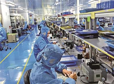 龍華區(qū)新型顯示器件產(chǎn)業(yè)集群 快步邁入“國家隊(duì)”的電子產(chǎn)品革新力量